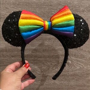 Disney Parks Minnie Ears Headband – Black Sequin with Rainbow Bow 💖🌈 (EUC)